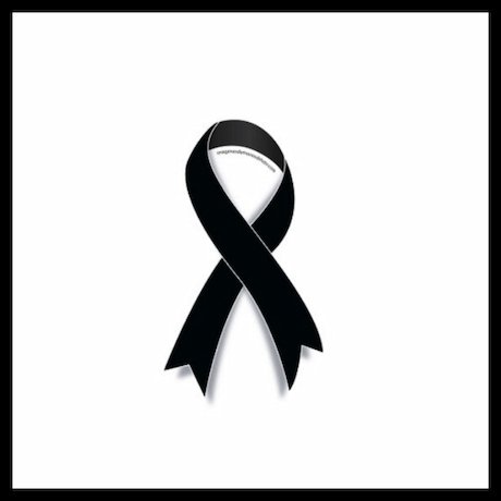 cinta negra de luto con un marco grande negro